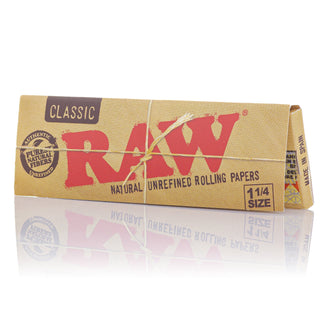 raw classic rolling papers pack